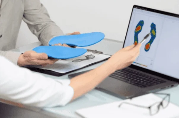doctor explaining 3d orthotics to patient on computer screen